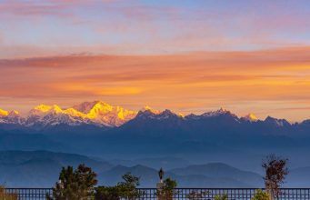 Whispers of Winter: Kanchenjunga’s First Glimpse Kanchenjunga