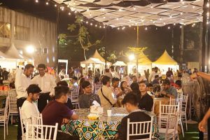 From local and international restaurants to delicious street food, this festival has it all. Under the moonlight, you can enjoy a wide range of offerings, from traditional local dishes to exotic foreign desserts.